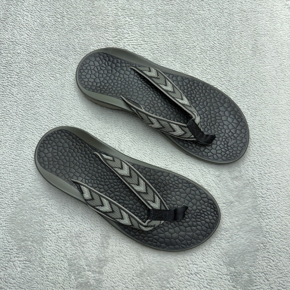 Chaco Sandals Mens 10 Grey Chillos Flip Flop Recovery Chevron Strap Flips